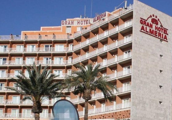 Vuelve a cerrar el Gran Hotel Almería