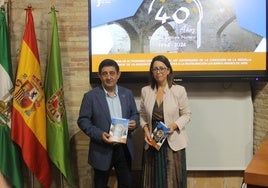 Paco Reyes y África Colomo en la presentación de las actividades por el 40 aniversario