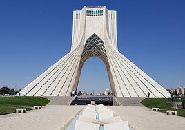 Torre Azadi, en la ciudad de Teherán