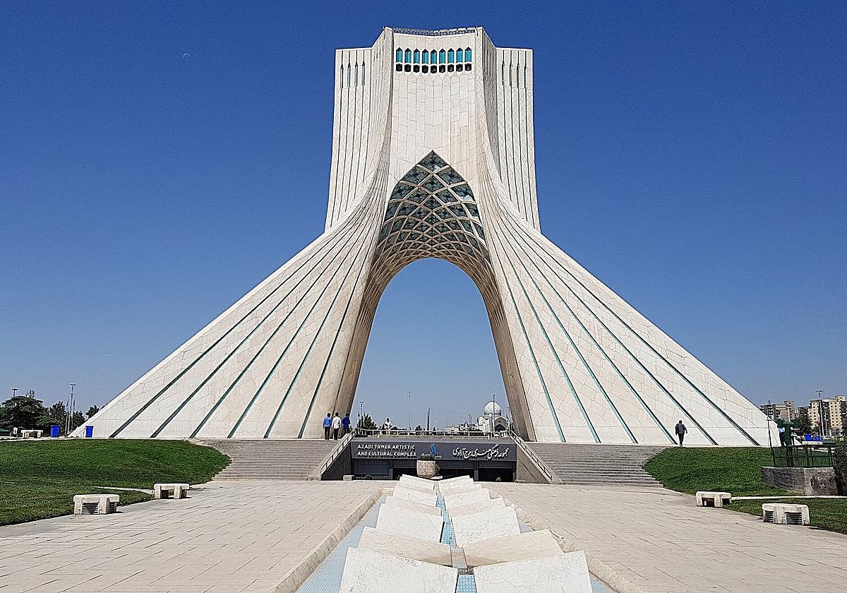 Torre Azadi, en la ciudad de Teherán