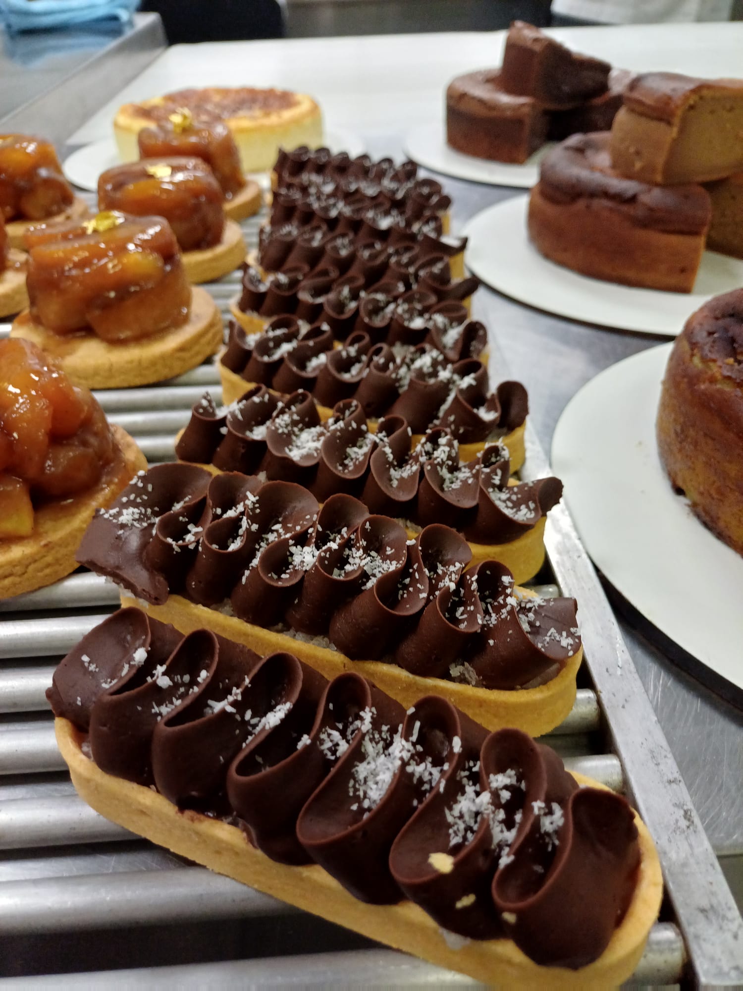 Imagen secundaria 1 - Uno de los mejores maestros chocolateros del mundo imparte una &#039;masterclass&#039; en Almería