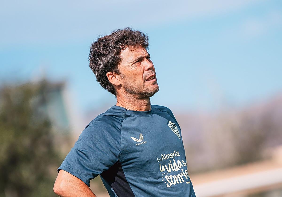 Rubi durante un entrenamiento de la UD Almería