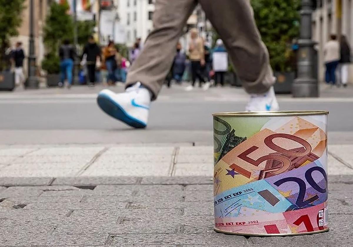 Imagen de una hucha en la calle