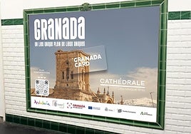 Carteles promocionales de la Granada Card en em metro de París.
