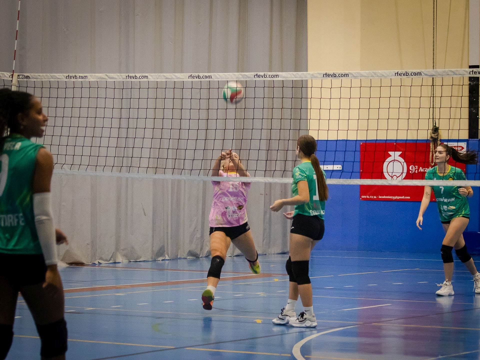 Acción en el Covirán CDU Atarfe de la Superliga 2 femenina.