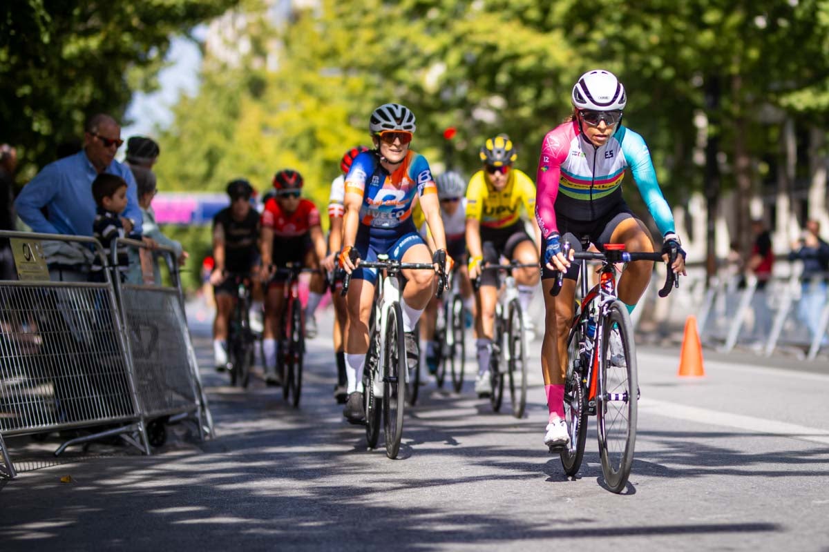 La prueba ciclista Reinas de la Alhambra, en imágenes