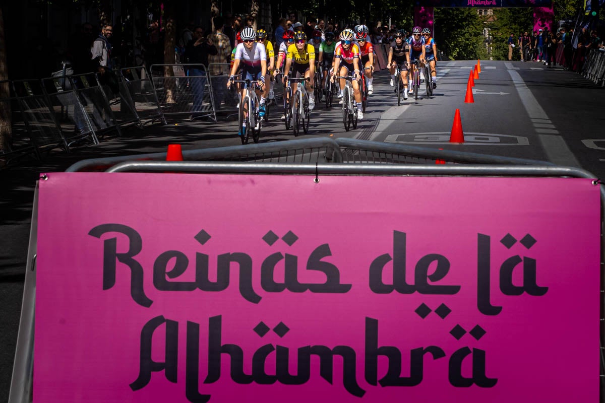 La prueba ciclista Reinas de la Alhambra, en imágenes