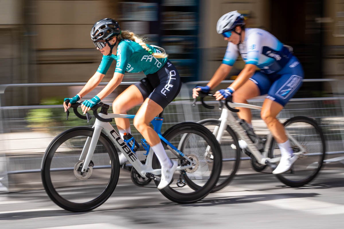 La prueba ciclista Reinas de la Alhambra, en imágenes