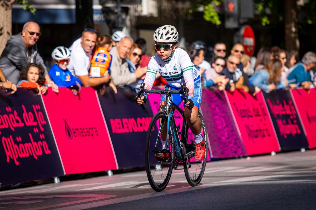 La prueba ciclista Reinas de la Alhambra, en imágenes