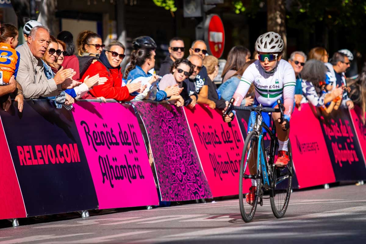 La prueba ciclista Reinas de la Alhambra, en imágenes