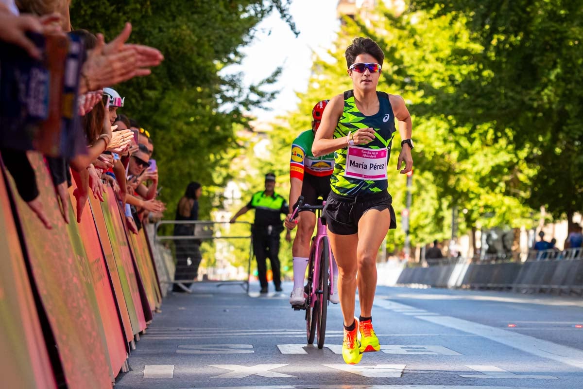 La prueba ciclista Reinas de la Alhambra, en imágenes