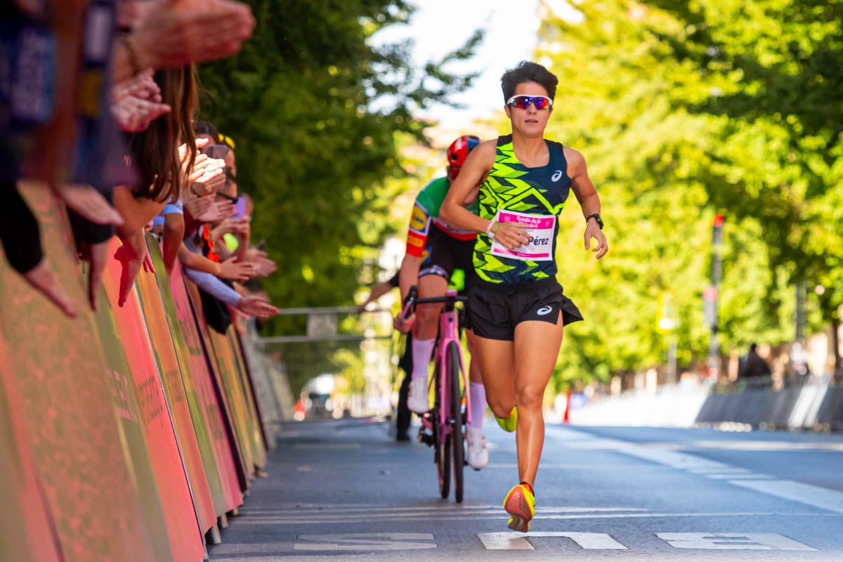 La prueba ciclista Reinas de la Alhambra, en imágenes