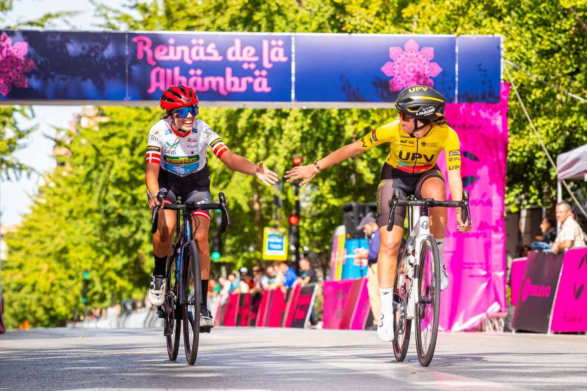 La prueba ciclista Reinas de la Alhambra, en imágenes