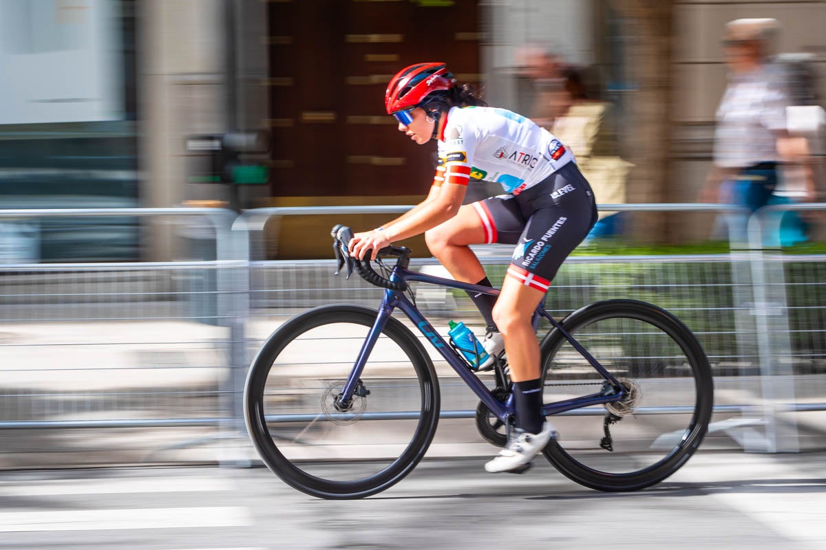 La prueba ciclista Reinas de la Alhambra, en imágenes