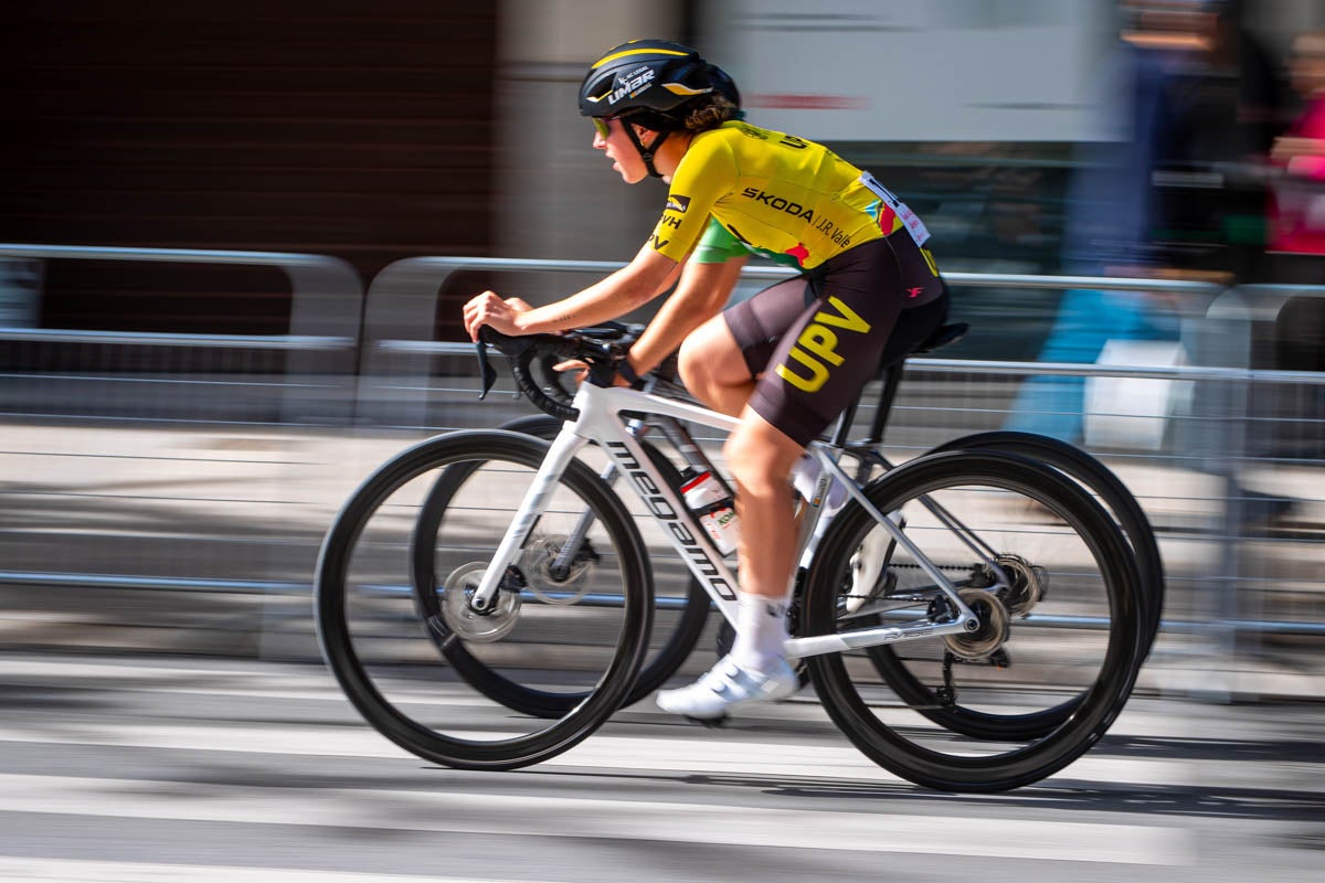 La prueba ciclista Reinas de la Alhambra, en imágenes