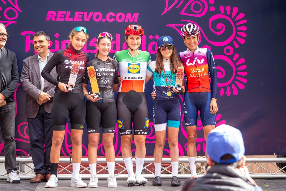 La prueba ciclista Reinas de la Alhambra, en imágenes