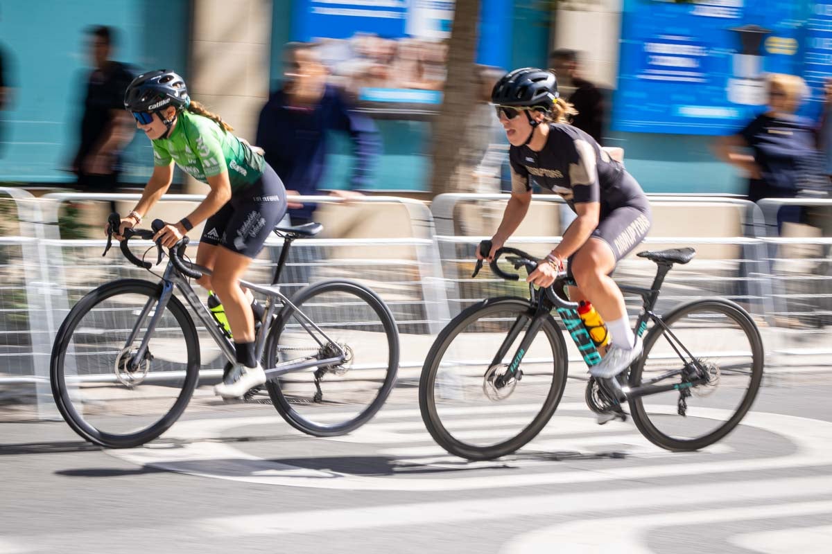 La prueba ciclista Reinas de la Alhambra, en imágenes