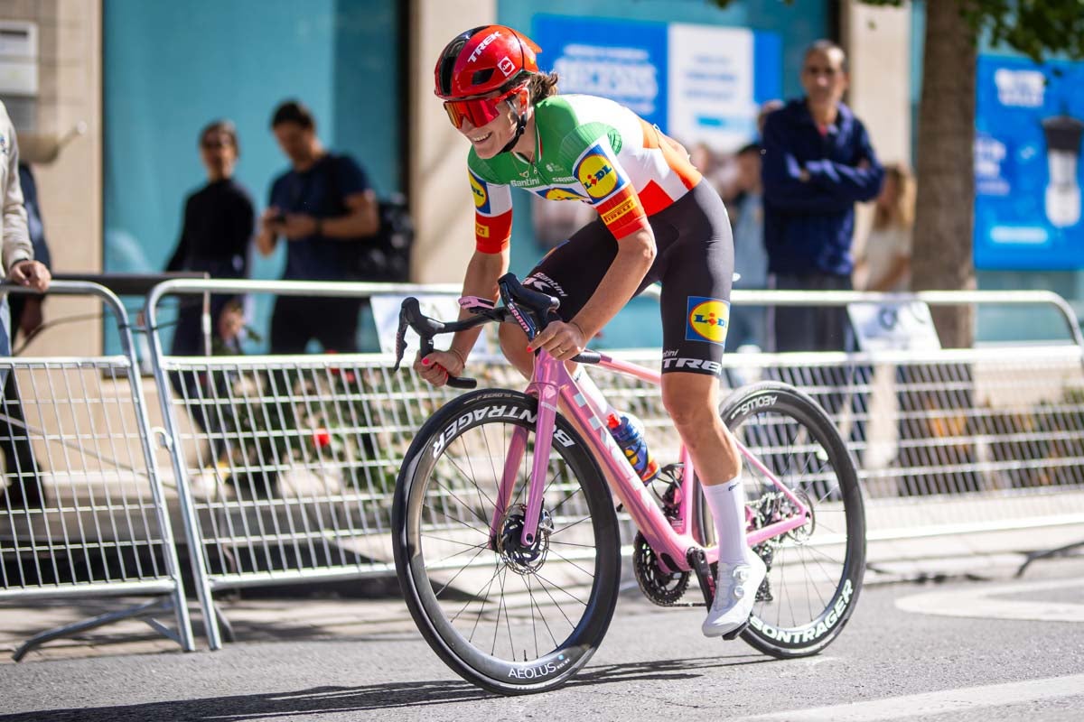 La prueba ciclista Reinas de la Alhambra, en imágenes