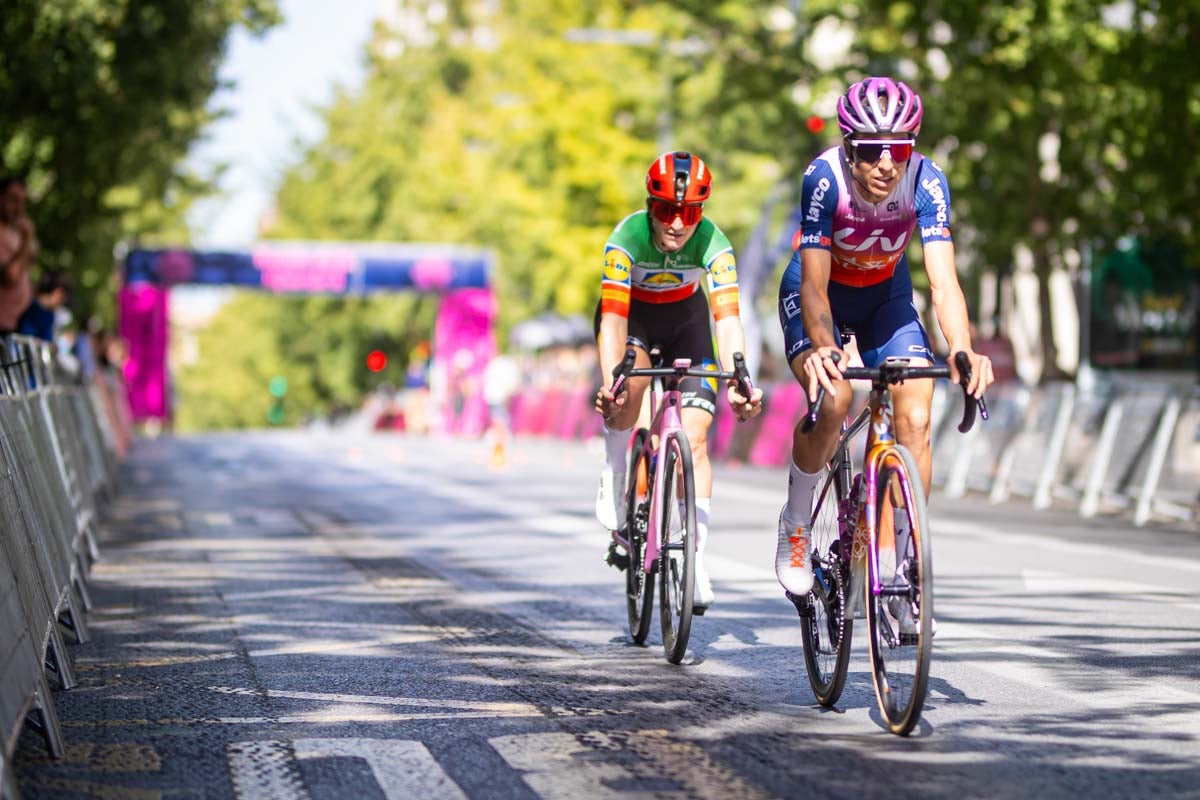 La prueba ciclista Reinas de la Alhambra, en imágenes