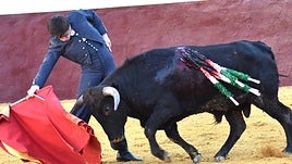 El novillero Iván Rejas en relajado derechazo