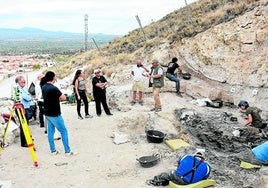 La paleontología y arqueología bastetana hacen amigos