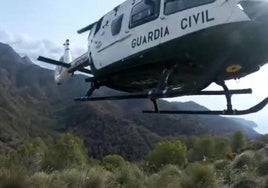 Uno de los helicópteros que participó en la búsqueda.