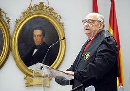 La Junta reconoce la trayectoria del abogado Fernando Mir en los primeros premios de Justicia