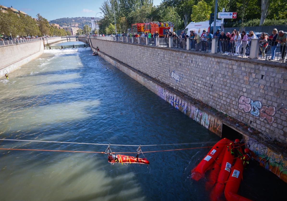 Simulacro por riesgo de inundaciones en el río Genil.