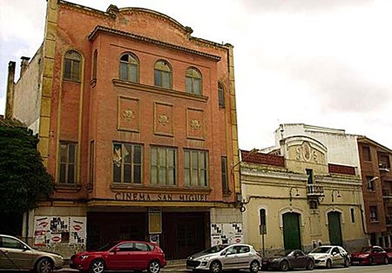 Fachada del cine San Miguel en Martos.