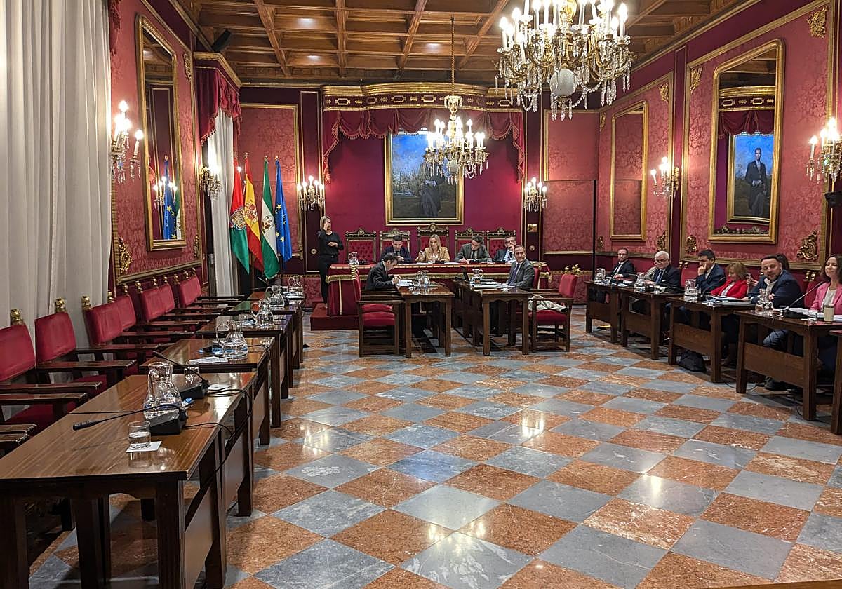 El salón con la bancada del PSOE vacía.