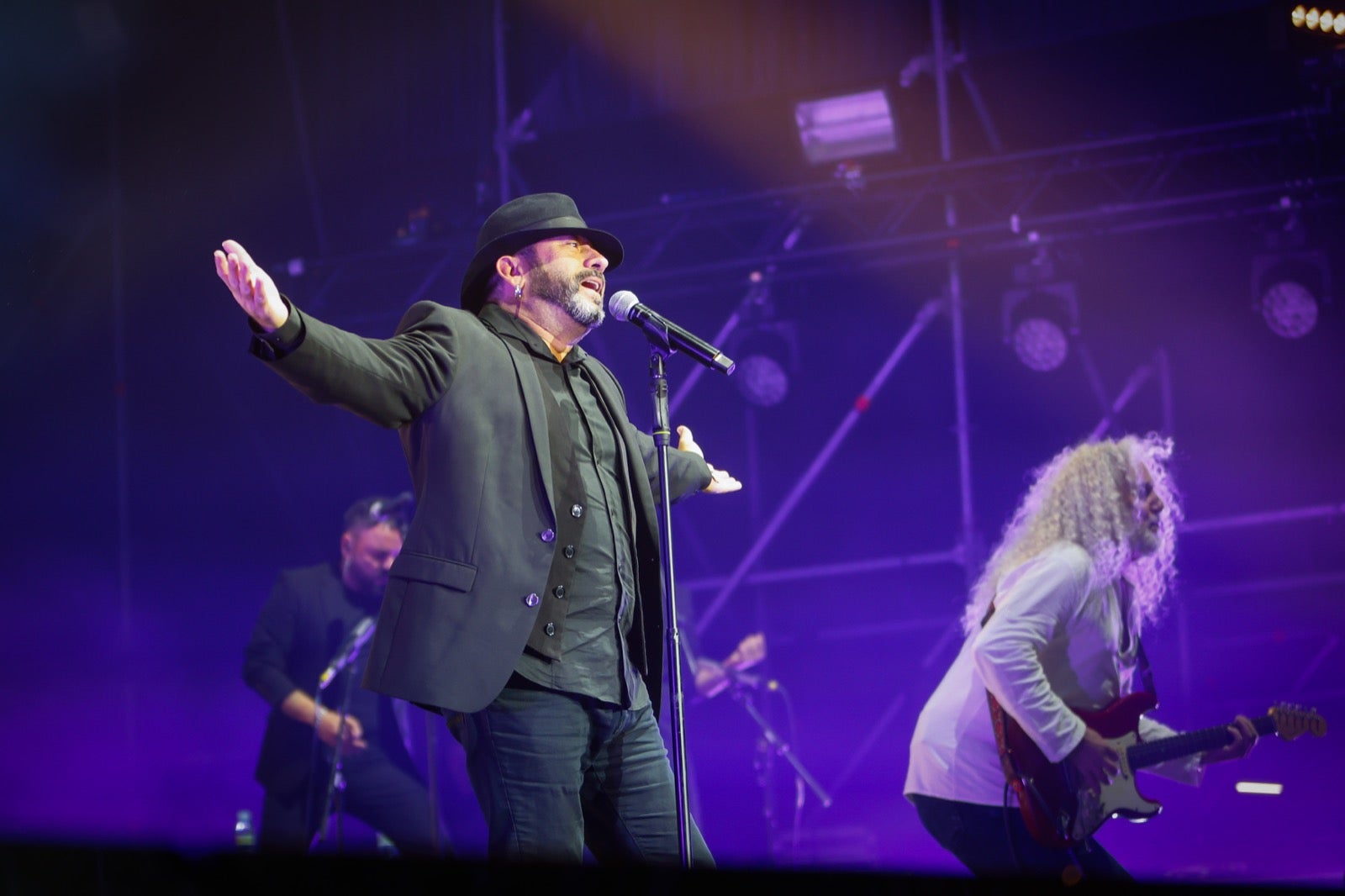 El concierto de El Barrio en Granada, en imágenes