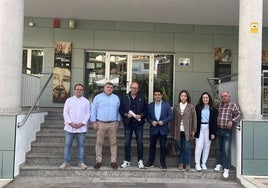 Visita del presidente de la Diputación al centro de interpretación junto con el alcalde y concejales.