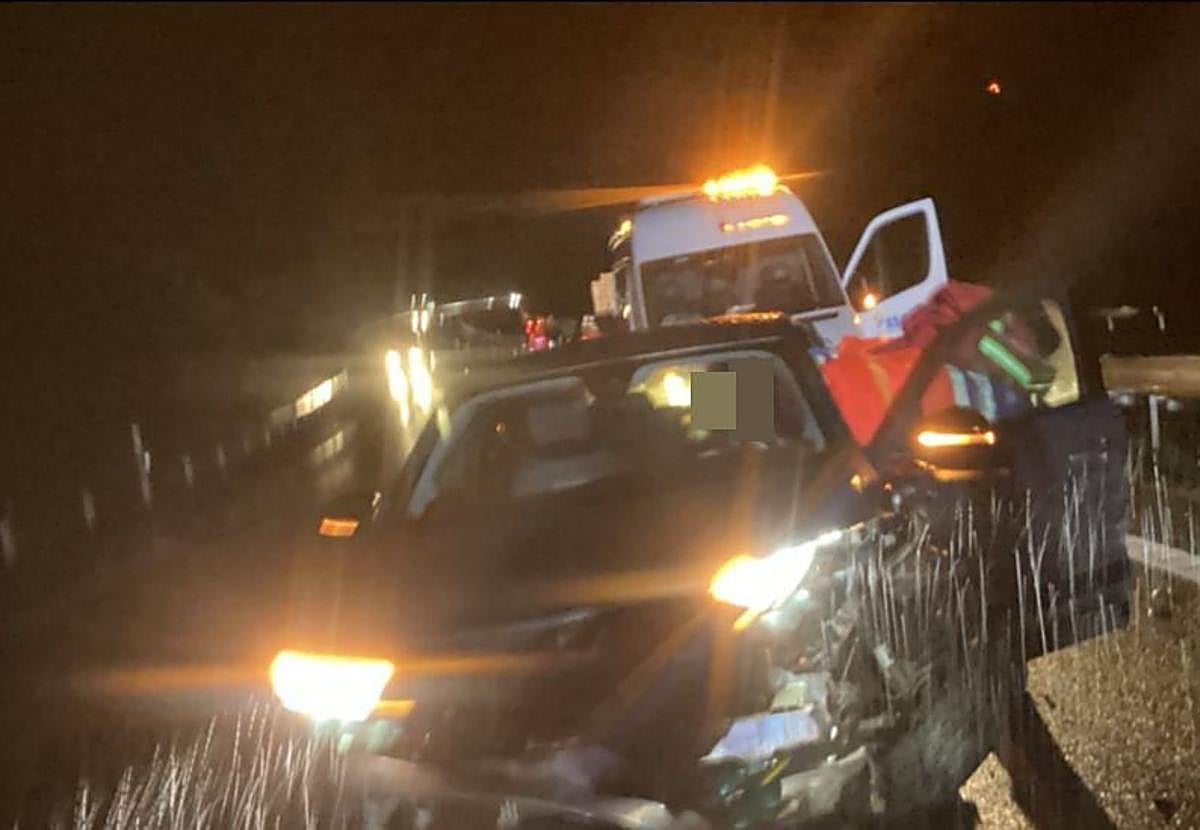 Uno de los coches accidentados en Loja.