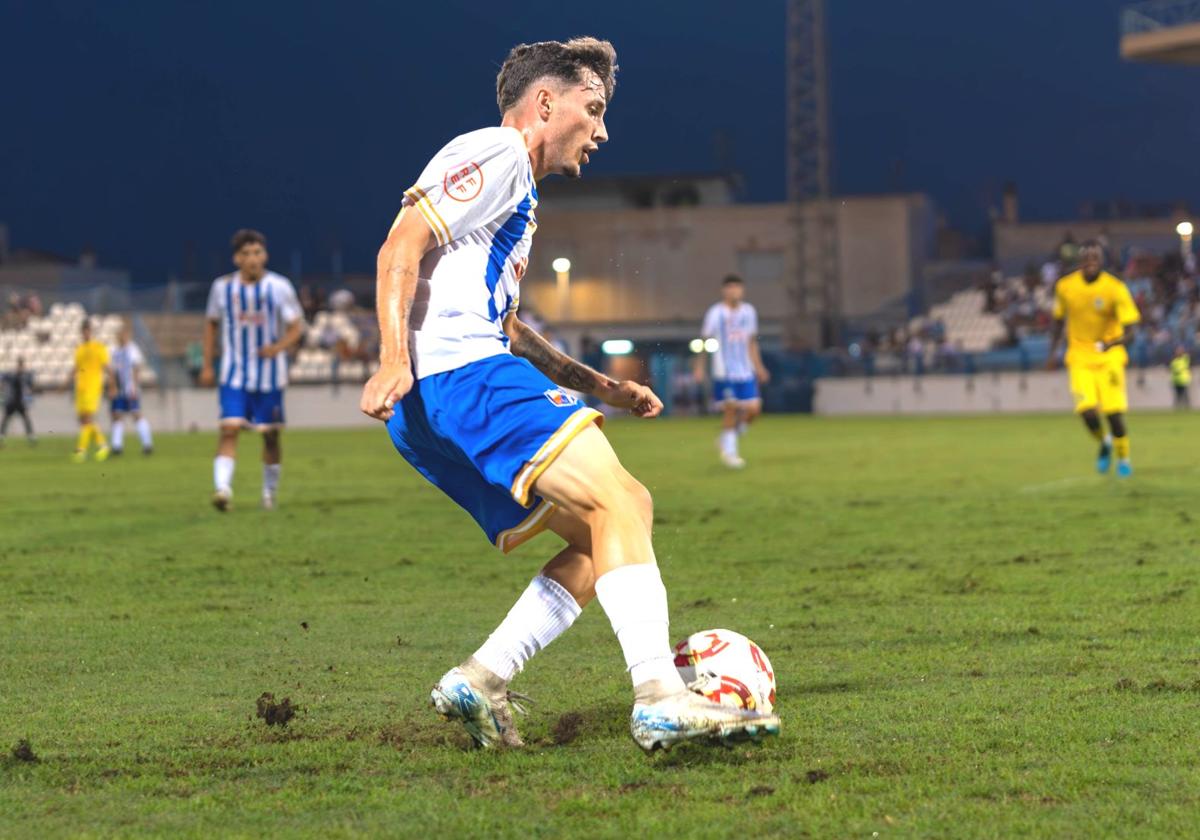 El mediapunta Pablo Muñoz, titular habitual en el Motril, causará baja esta jornada.