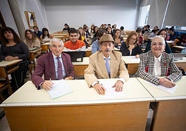 Esta foto pertenece a un reportaje que se publicó en las páginas del periódico el pasado jueves 24 de octubre, sobre los alumnos de más edad de la Universidad de Granada.