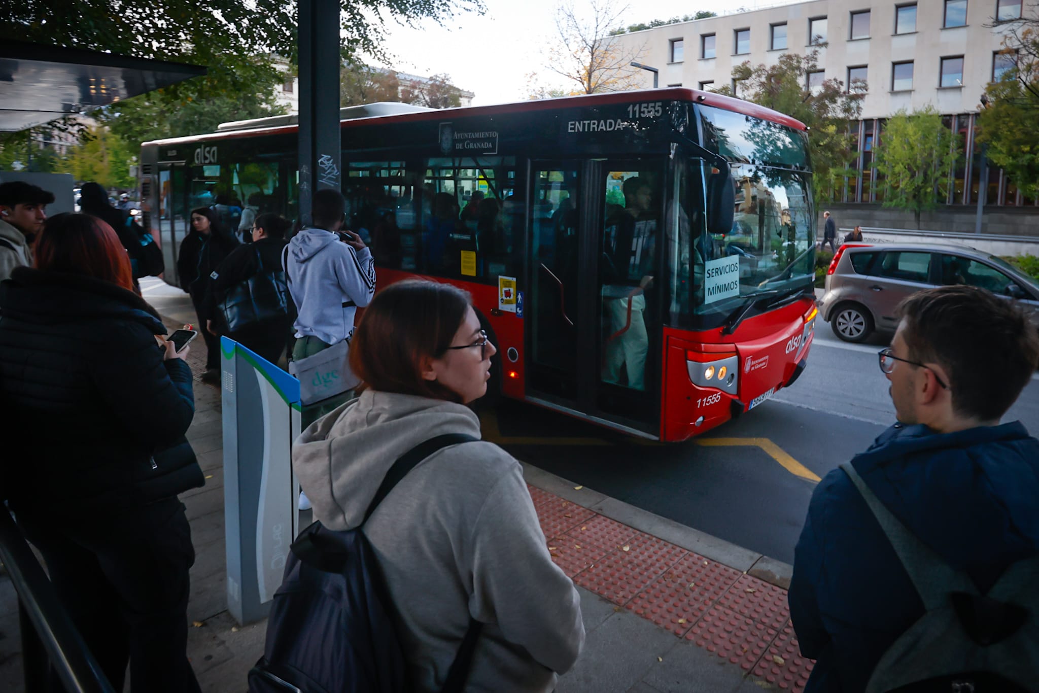 La huelga de los transportistas en Granada, en imágenes