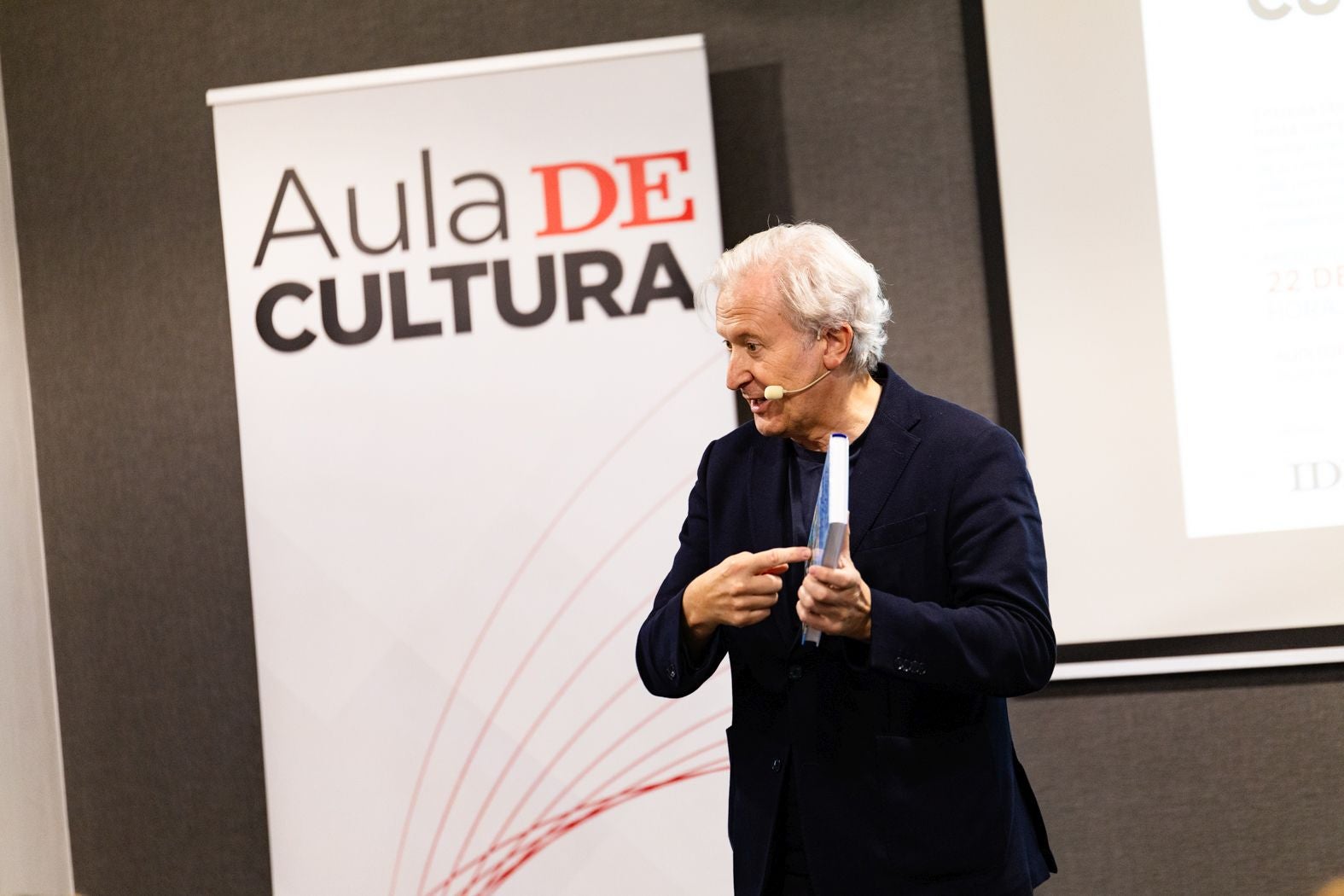 La mitología más actual: así ha sido el Aula de Cultura de IDEAL con Emilio del Río