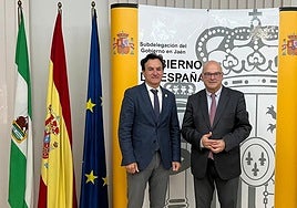 Agustín González y Manuel Fernández tras la reunión en la Subbdelegación.