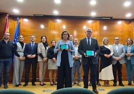 Catalina García y Jesús Estrella, con delegados y parlamentarios, presentaron las cuentas.