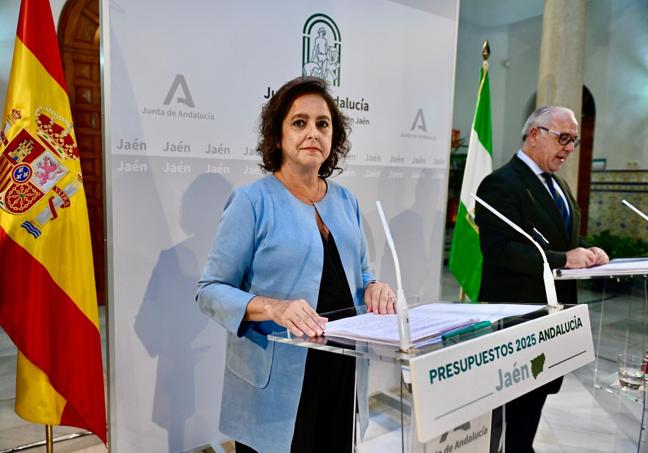 La consejera de Sostenibilidad y el delegado del Gobierno andaluz en Jaén.