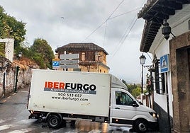 El camión enquistado en la cuesta del Caidero.