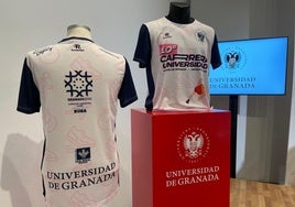 Camisetas conmemorativas de la carrera de la Universidad.