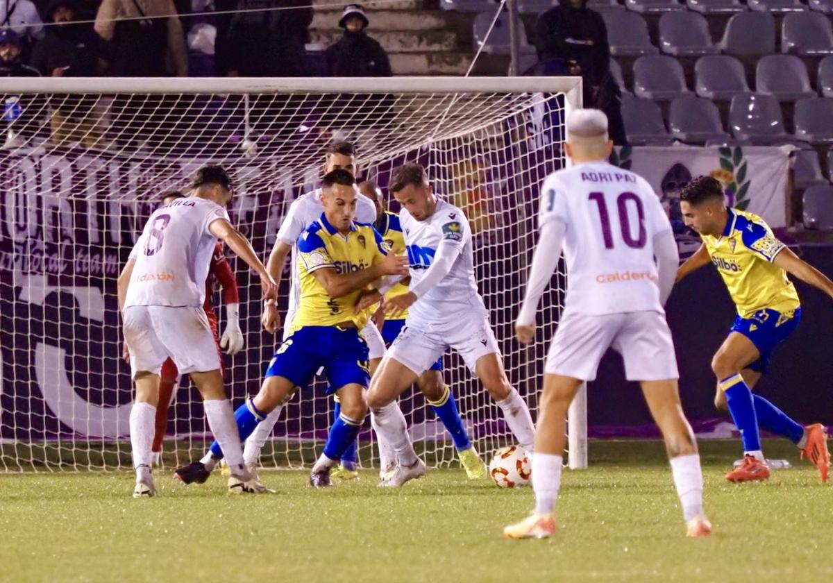 El Cádiz CF doblegó al conjunto blanco por cero a tres en un partido muy cómodo.