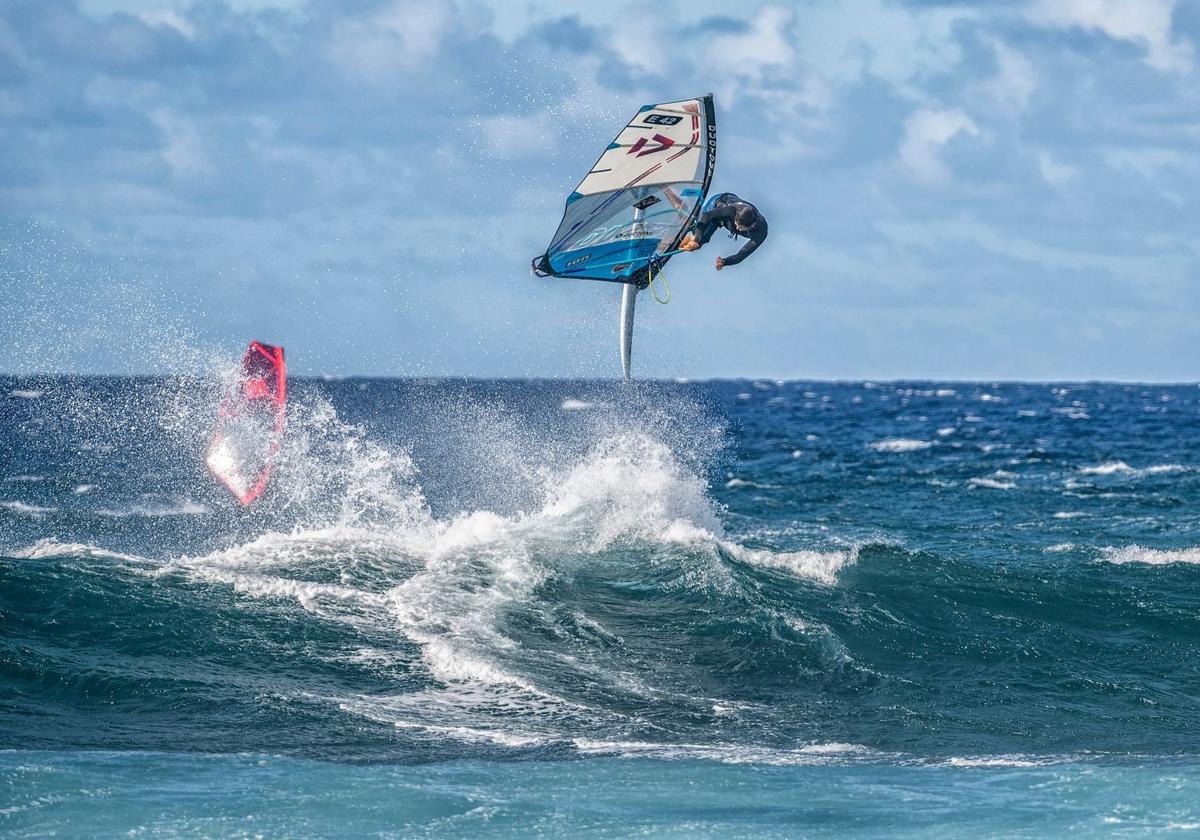 Víctor Fernández sigue instalado en lo más alto del windsurf mundial.