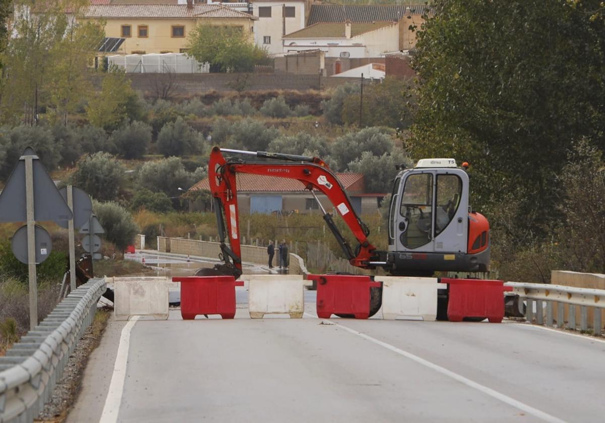 Corte en la carretera que une Benalúa con El Bejerín este martes por las tormentas.