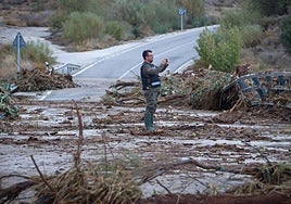 Destrozos del temporal en una carretera granadina.