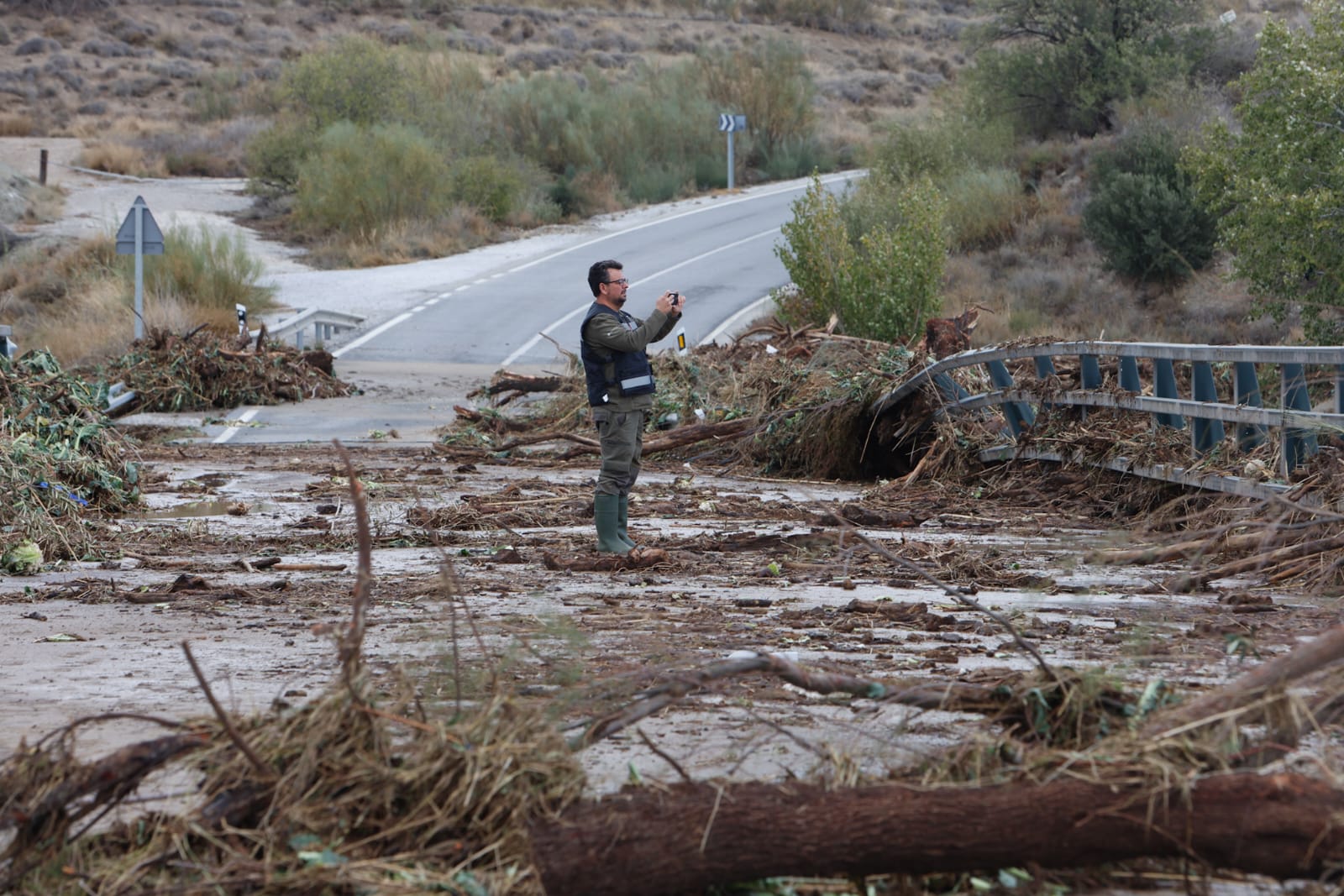 Los destrozos en las carreteras de Granada causados por el temporal, en imágenes