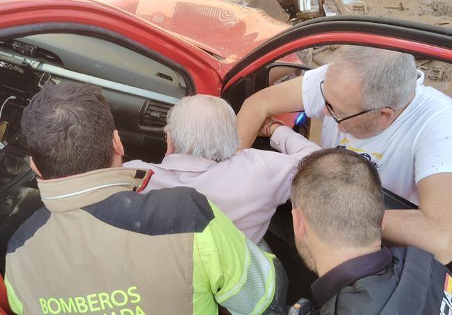 Evacuando la residencia.