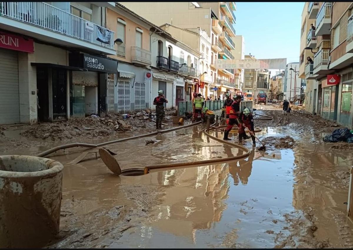 Imagen secundaria 1 - En la zona de la catástrofe. 