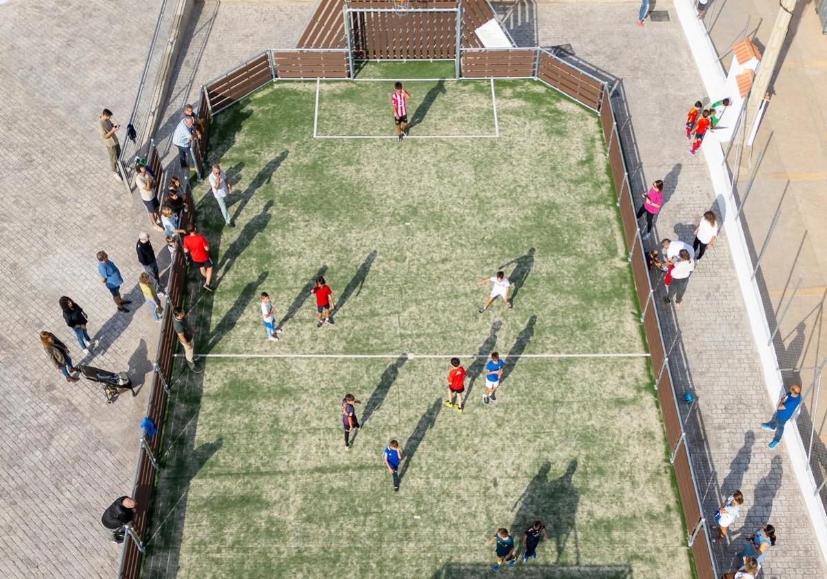 Imagen del nuevo campo de fútbol en la pedanía enixera.